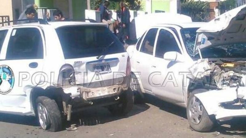 Chocó contra un auto estacionado