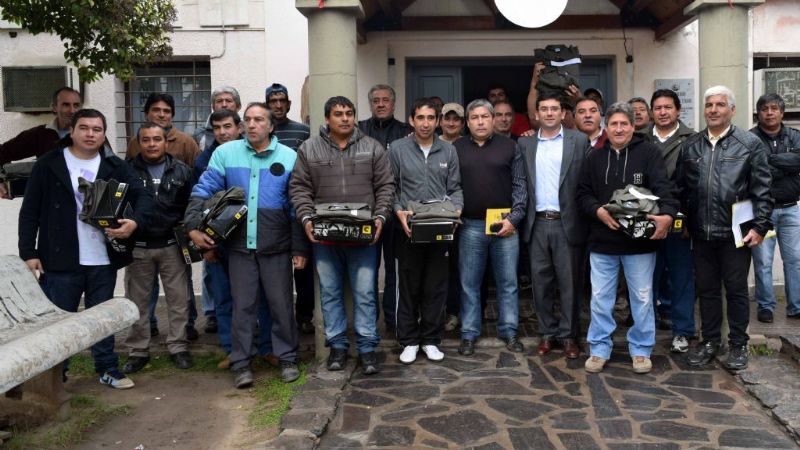 Entrega de indumentaria de trabajo en FME