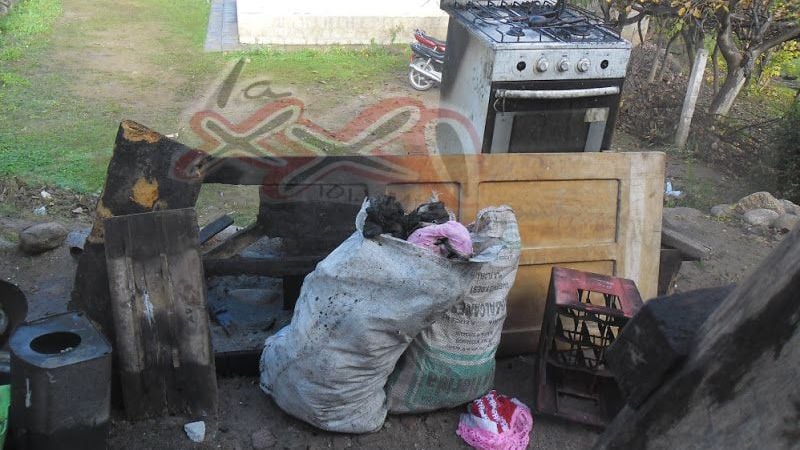 Voraz incendio dejó sin nada a una familia de El Potrero