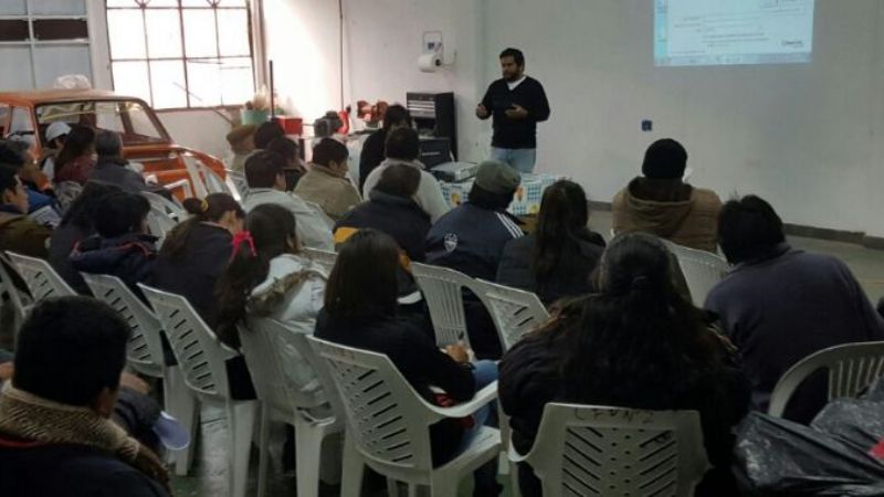 Capacitación a productores porcinos en Santa María