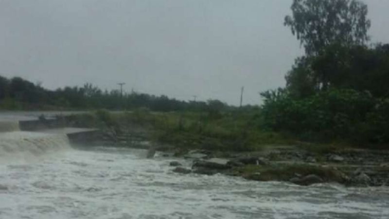 Ya suman medio centenar de familias aisladas por las lluvias en el Este