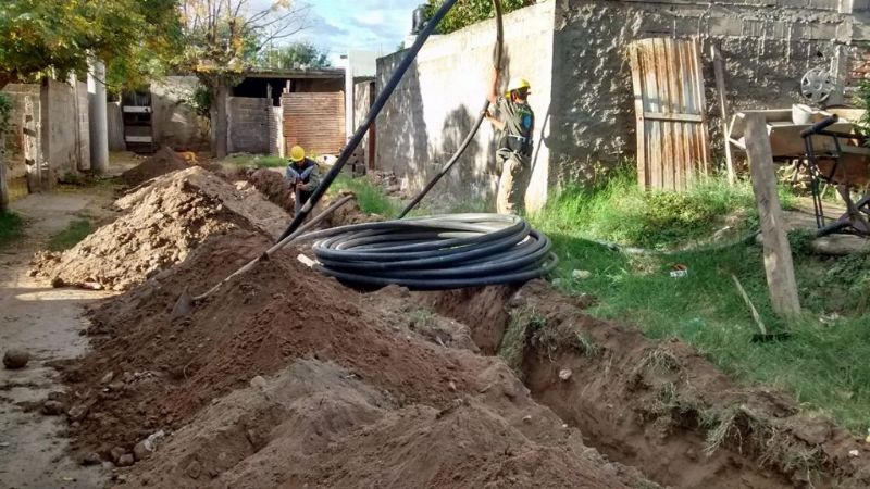Extensión de red de agua potable en el barrio Eva Perón