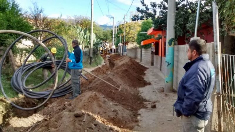 Extensión de red de agua potable en el barrio Eva Perón