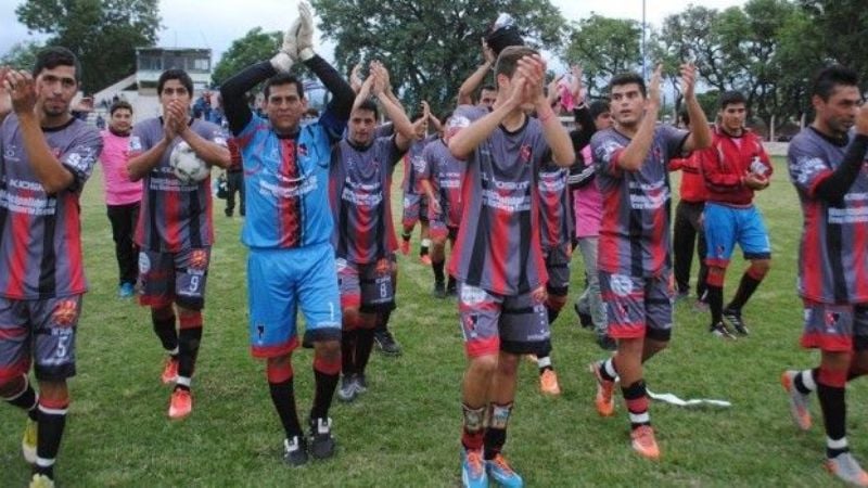 Defensores de Esquiú ante la histórica instancia del ascenso al Federal B