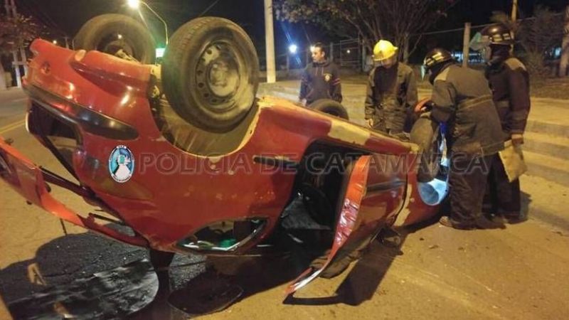 Volcó un auto frente al CAPE