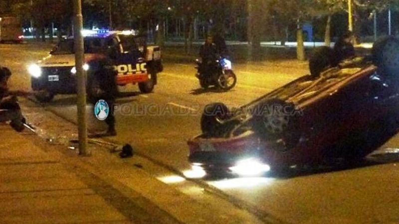 Volcó un auto frente al CAPE