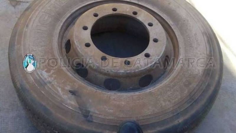 Secuestran una rueda de camión abandonada