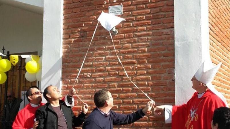 Emotiva ceremonia de inauguración del campanario de la capilla de Fátima