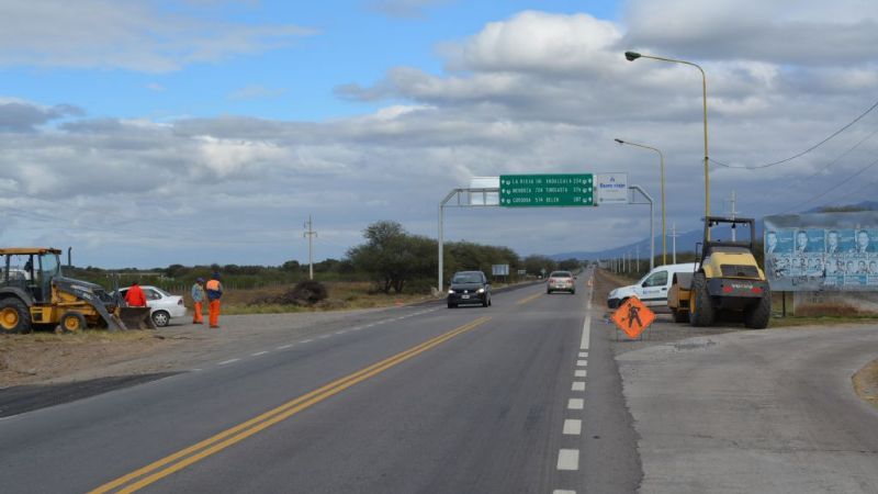 Por pavimentación de banquinas, transitar con precaución en ruta 38