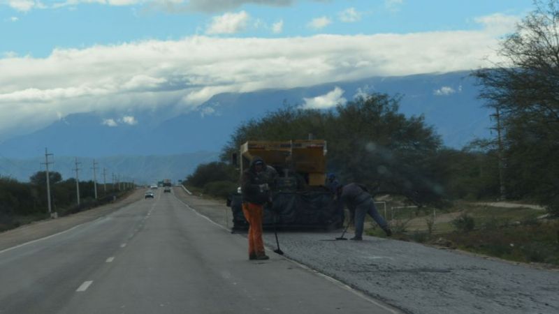 Por pavimentación de banquinas, transitar con precaución en ruta 38