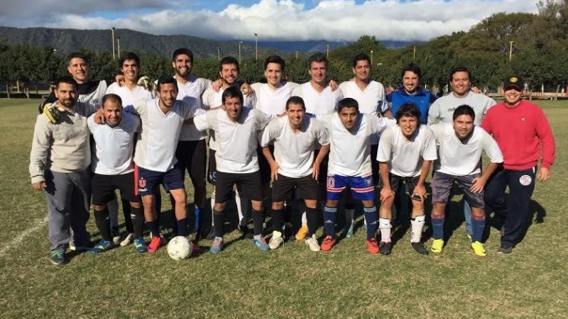 El campeón, Médicos, no se relaja y le sacó 10 puntos a su escolta