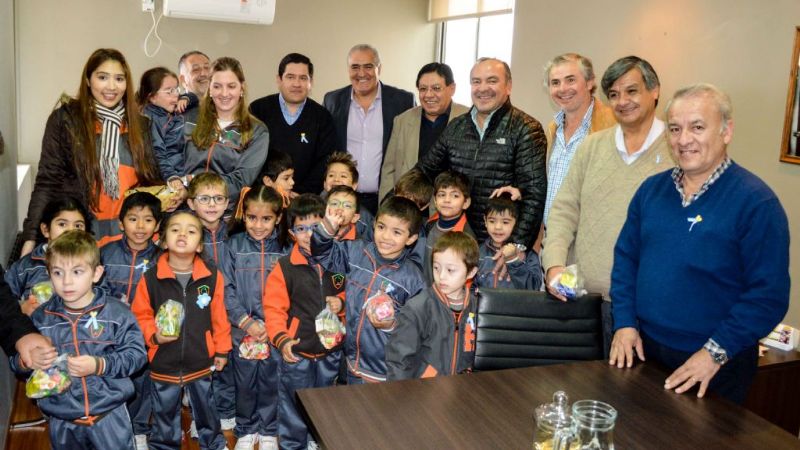 Niños del Enrique Hood visitaron la Cámara de Senadores