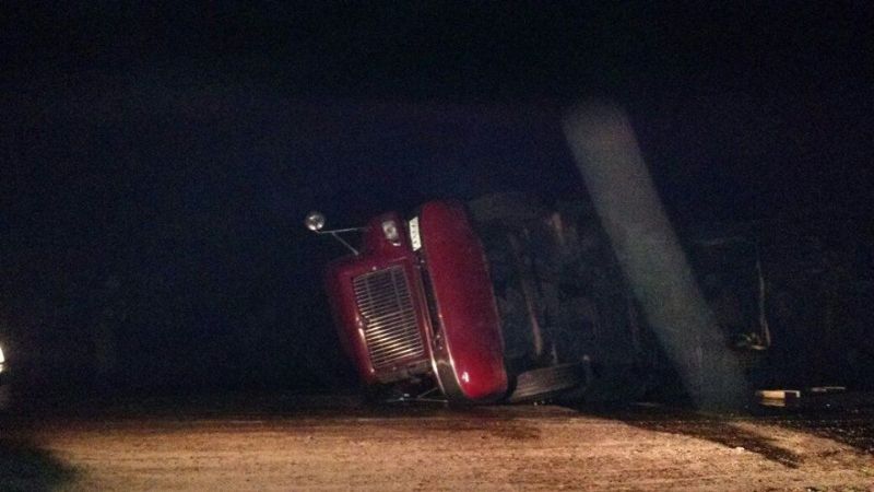 Volcó un camión con insumos mineros en la ruta 60