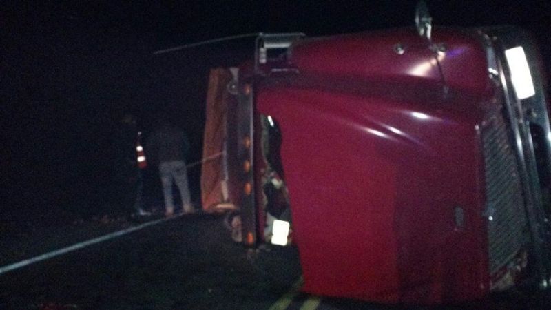 Volcó un camión con insumos mineros en la ruta 60