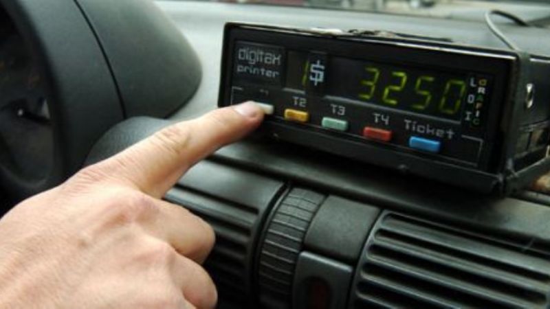 Remisero se cansó de los reclamos y amenazó con un arma a la pasajera