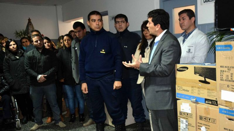 Entrega de equipamientos informáticos para instituciones de FME