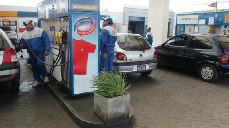 Estacioneros advierten sobre despidos por la suba del precio de la nafta