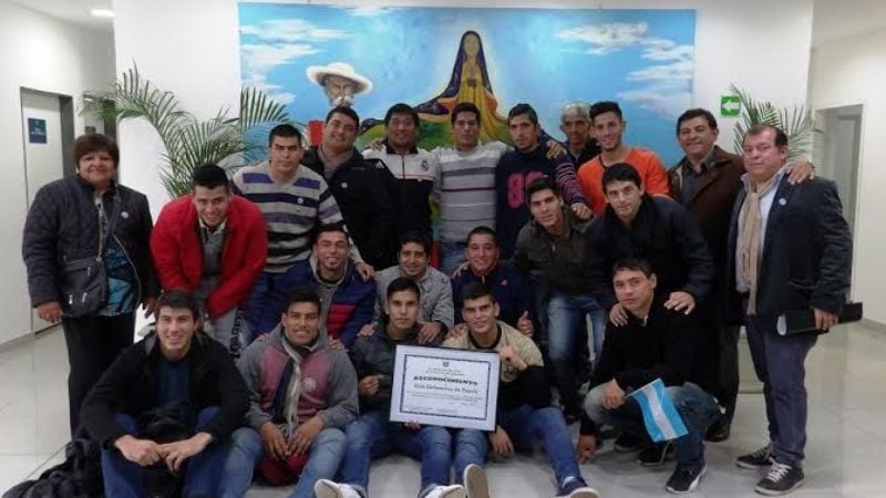 Reconocido por los diputados, “Defe” sigue de festejos