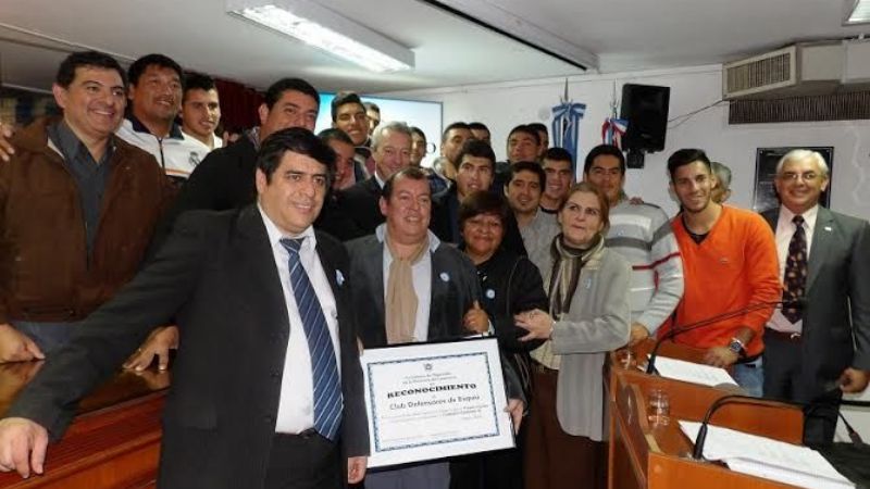 Reconocido por los diputados, “Defe” sigue de festejos