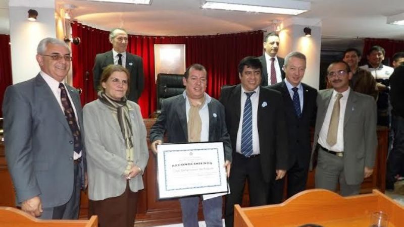 Reconocido por los diputados, “Defe” sigue de festejos