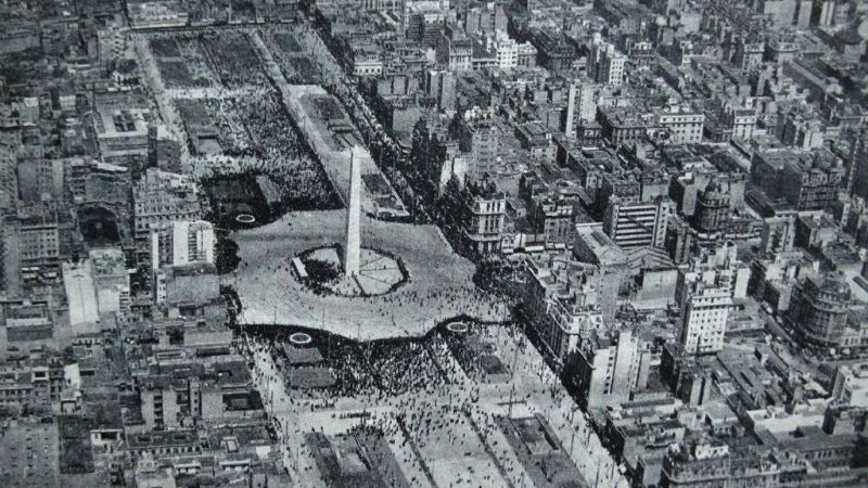 El Obelisco cumple 80 años