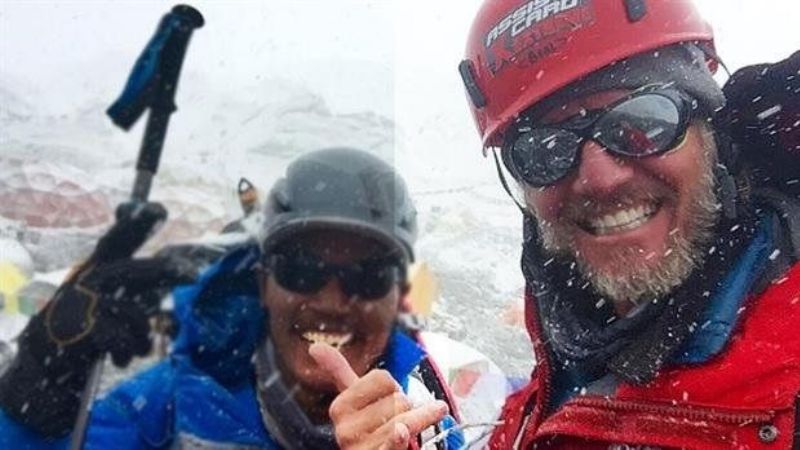 Facundo Arana hizo cumbre en el Everest junto a otros montañistas argentinos