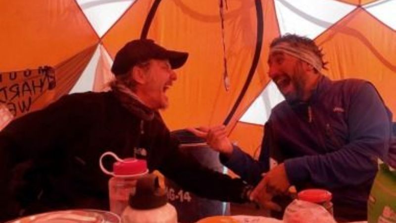Facundo Arana hizo cumbre en el Everest junto a otros montañistas argentinos