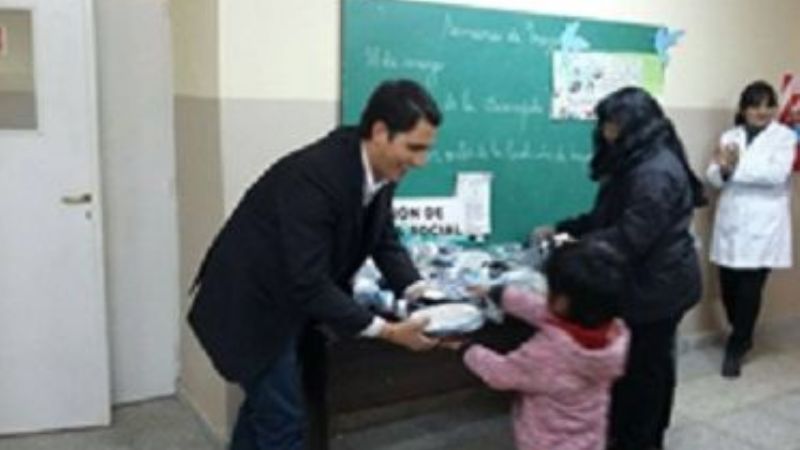 “Pies Descalzos” ayuda a niños de escuelas rurales