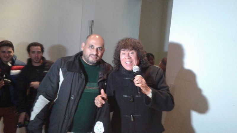 Filial de Belgrano en Catamarca le obsequió una remera a "La Mona"