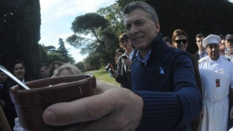 Macri compartió el locro con funcionarios y organizaciones sociales