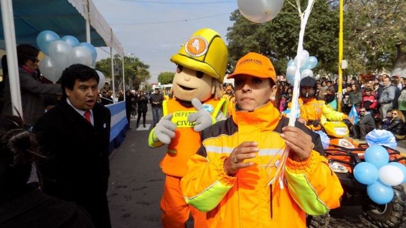 "Civilito" le puso color al desfile