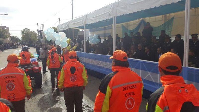 "Civilito" le puso color al desfile