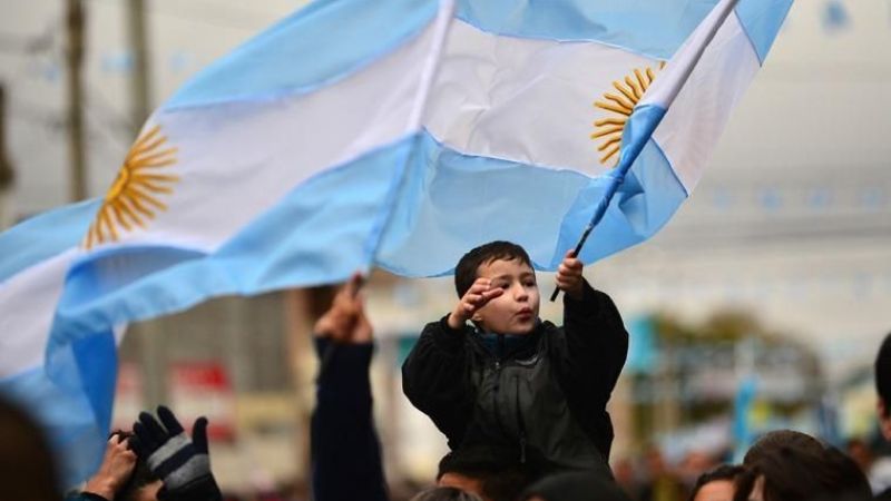 Las provincias celebraron el aniversario cada una con su sello