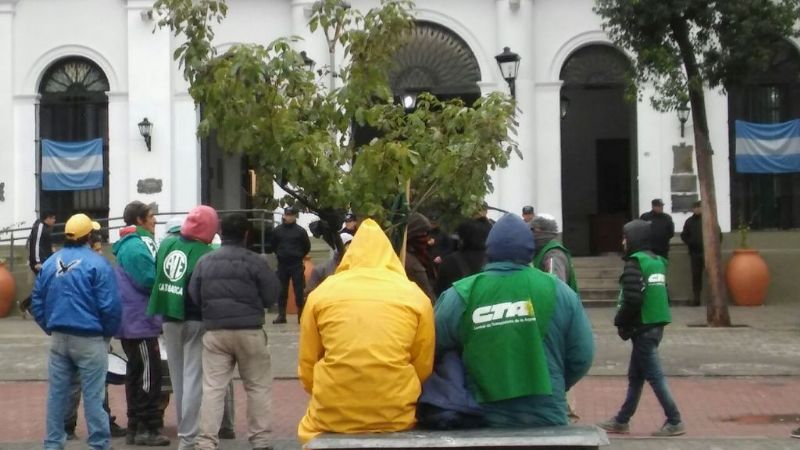 Sin cortes de rutas, municipales de Vale Viejo volvieron a las protestas