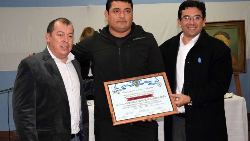 Entregan distinciones al Club Defensores de Esquiú