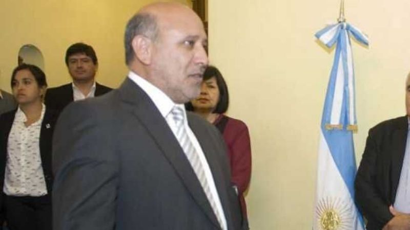 Primera renuncia en Educación tras conocerse los sobresueldos