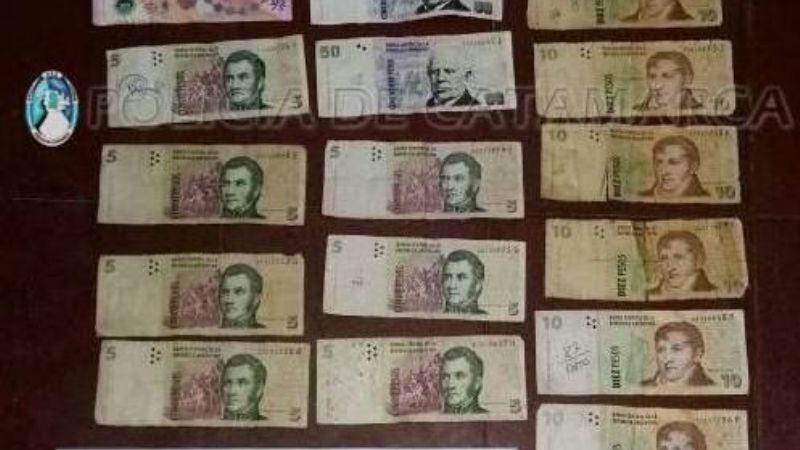 Robó $3000 del interior de un auto