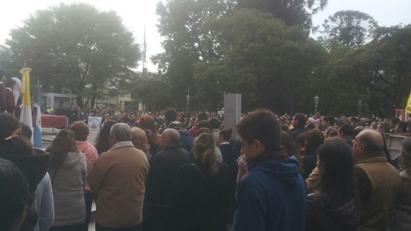 Gran devoción católica en la misa de Corpus Christi