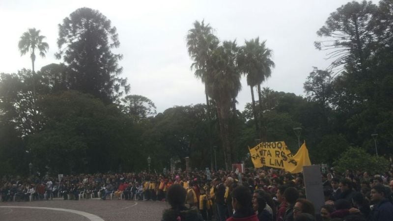 Gran devoción católica en la misa de Corpus Christi