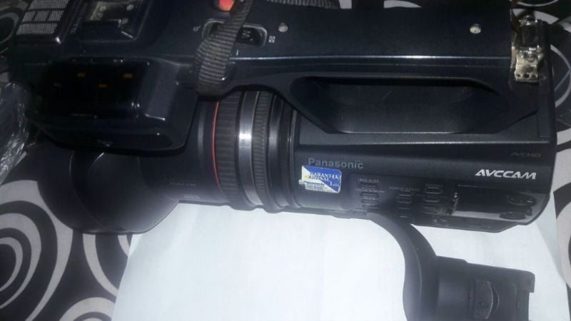 Policías arrestaron y golpearon a un camarógrafo