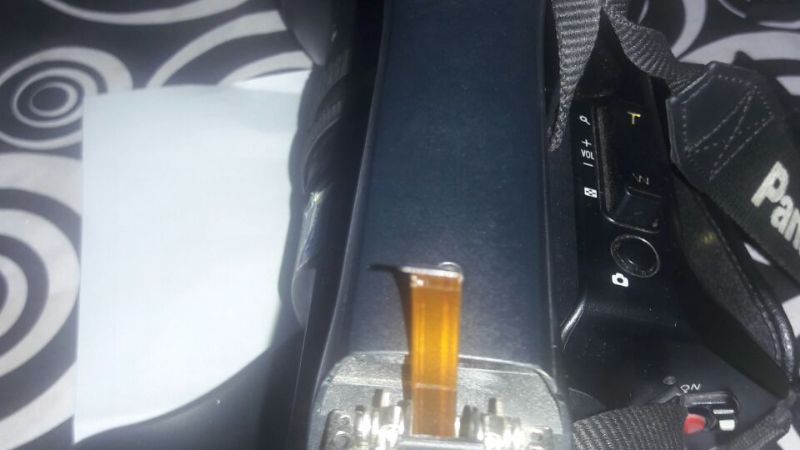 Policías arrestaron y golpearon a un camarógrafo