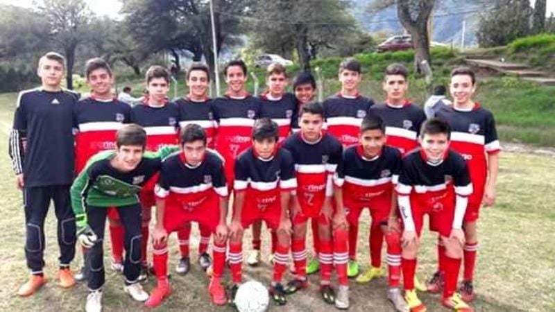 Buena “cosecha” de La Carrera ante el CA en las inferiores