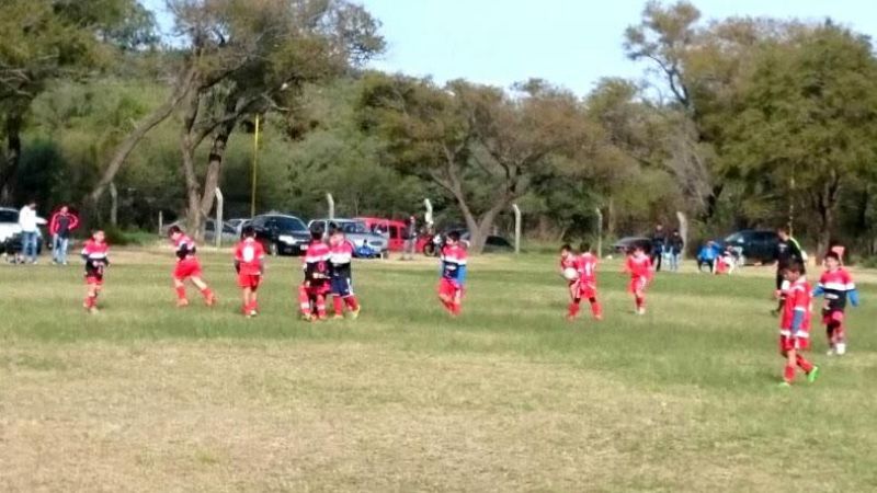 Buena “cosecha” de La Carrera ante el CA en las inferiores