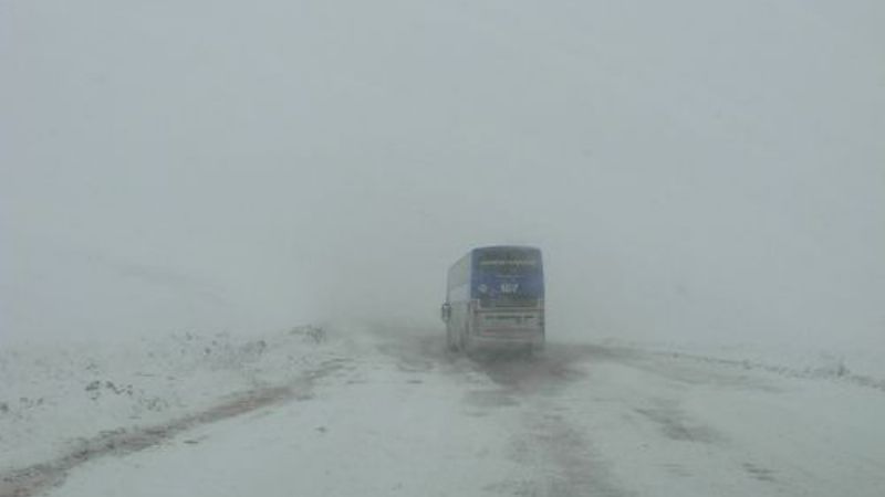 El Paso de San Francisco, cerrado por fuerte “viento blanco” y nieve en calzada
