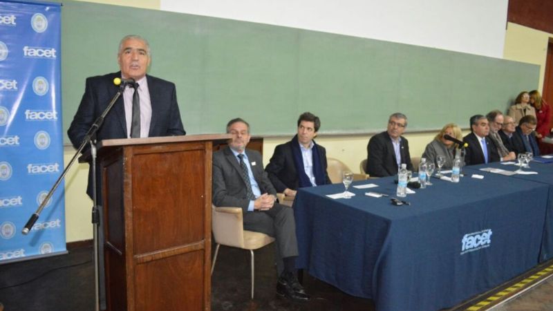 Gutiérrez en la entrega del proyecto de la obra Potrero del Clavillo