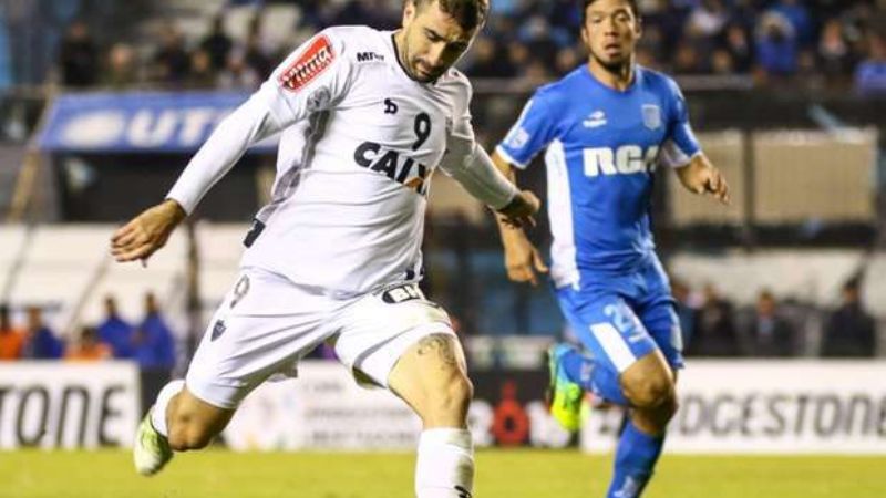 Racing necesita empatar con goles ante el Mineiro para pasar
