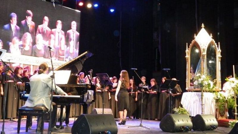 Disertaciones y gala lírica  en el Cine Teatro Catamarca