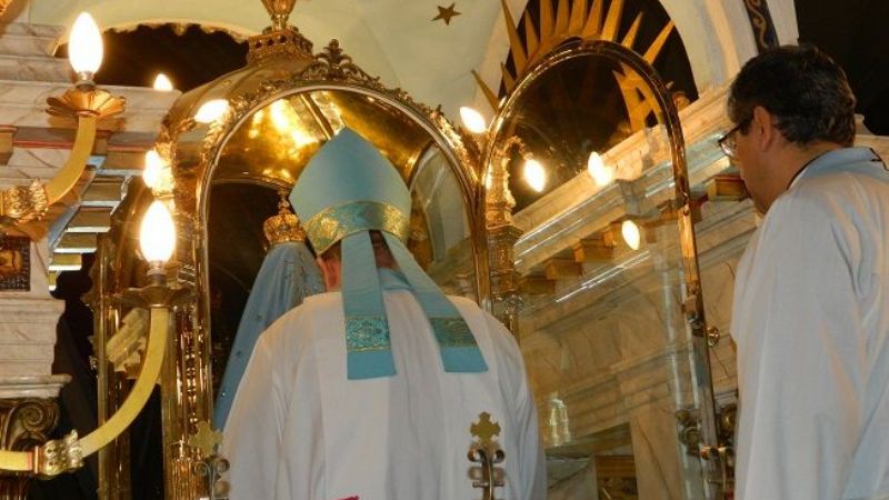 Música, color y procesión de antorchas