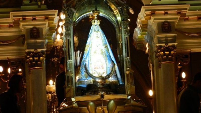 Música, color y procesión de antorchas