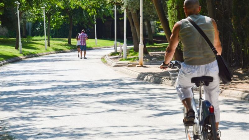 Proponen el uso de la bicicleta y la protección del ciclista